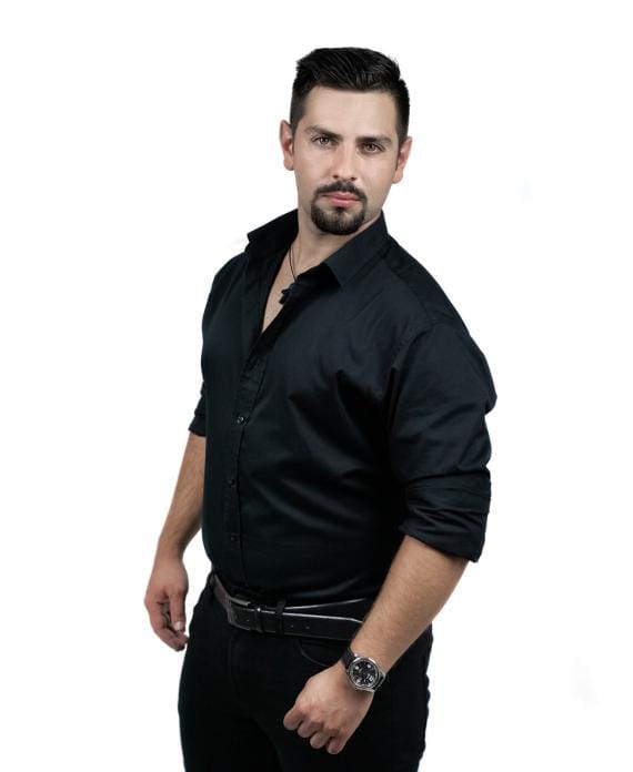 Instructor dans latino