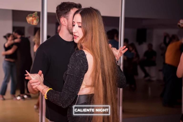 Eveniment petrecere Caliente